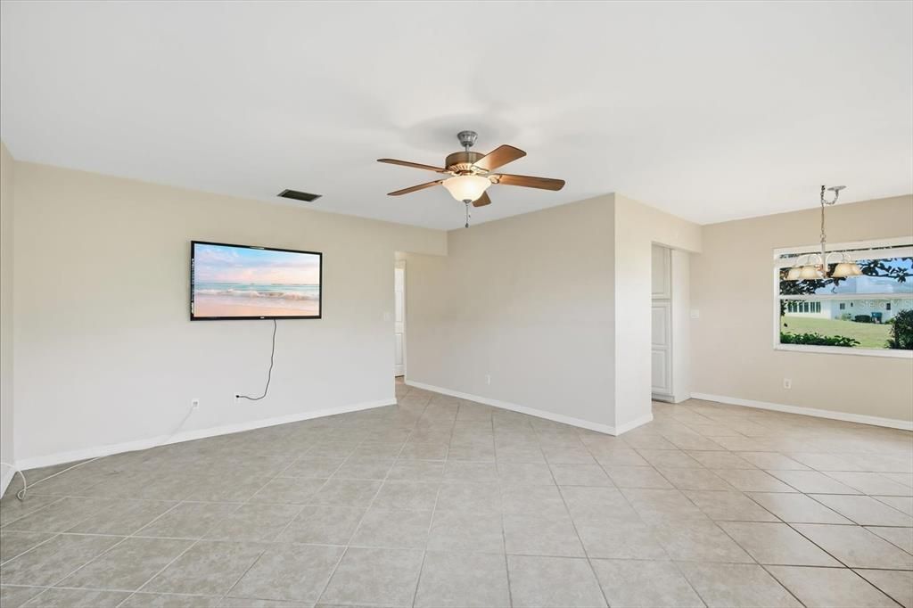 For Rent: $1,700 (2 beds, 2 baths, 960 Square Feet)