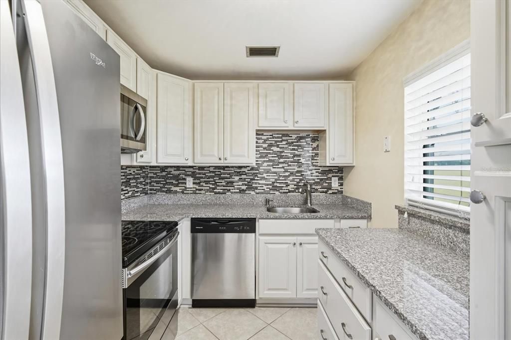 For Rent: $1,700 (2 beds, 2 baths, 960 Square Feet)