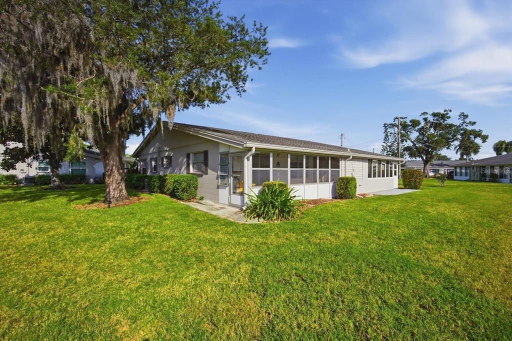 For Rent: $1,700 (2 beds, 2 baths, 960 Square Feet)
