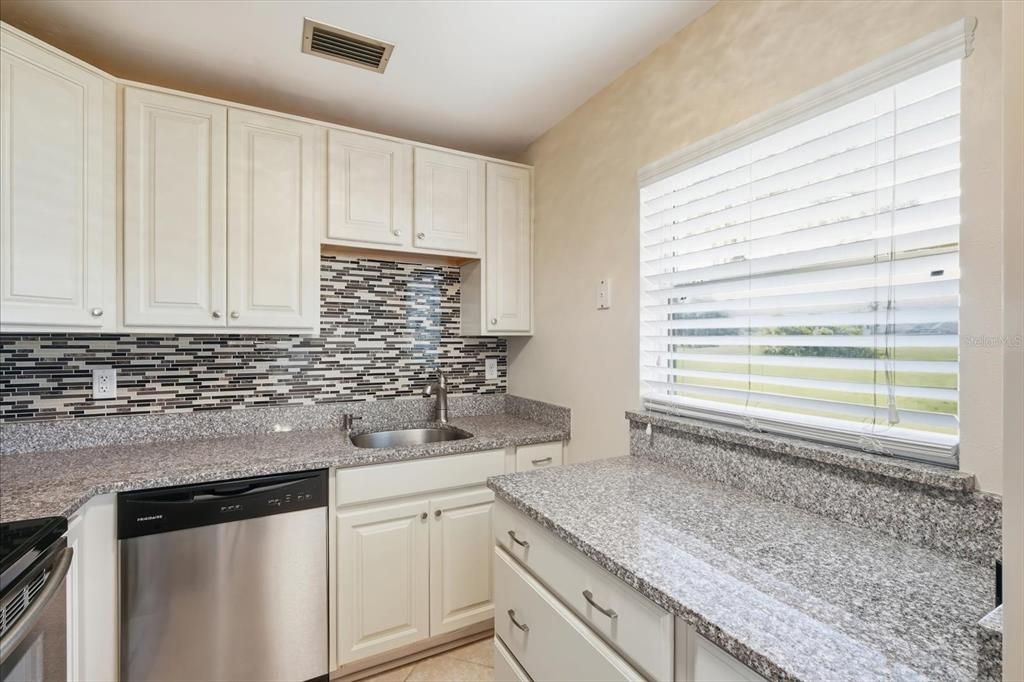 For Rent: $1,700 (2 beds, 2 baths, 960 Square Feet)