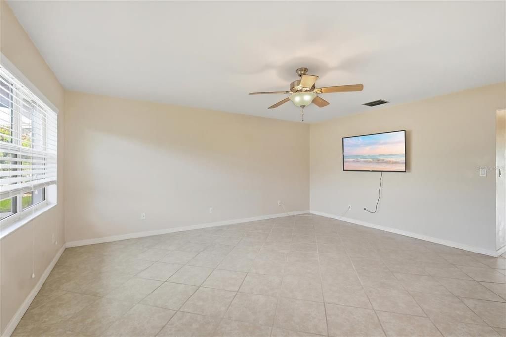 For Rent: $1,700 (2 beds, 2 baths, 960 Square Feet)