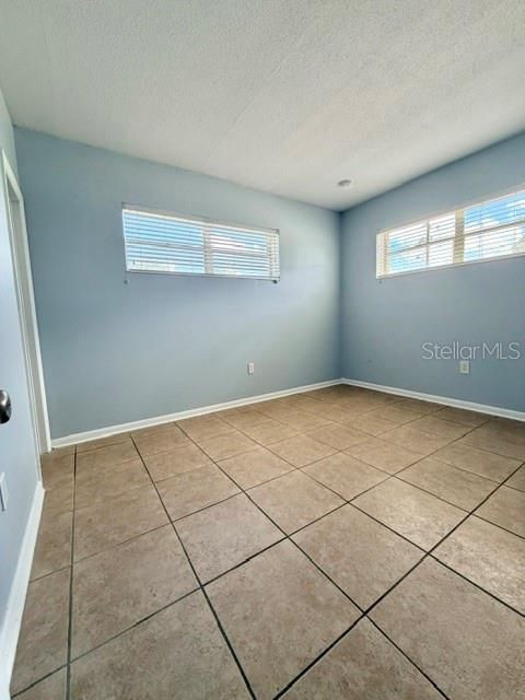 For Rent: $1,350 (1 beds, 1 baths, 1000 Square Feet)