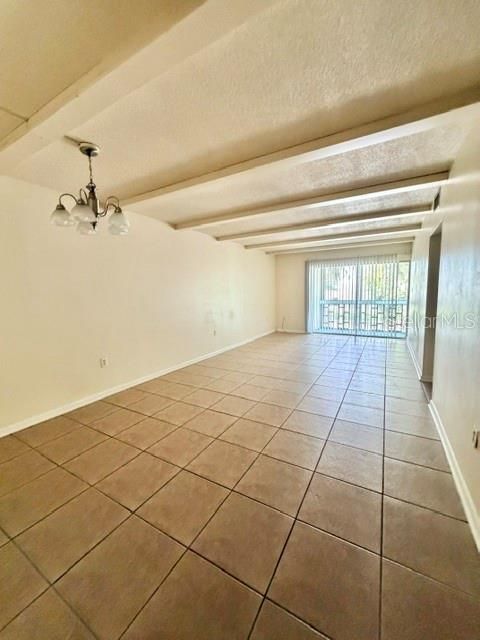 For Rent: $1,350 (1 beds, 1 baths, 1000 Square Feet)