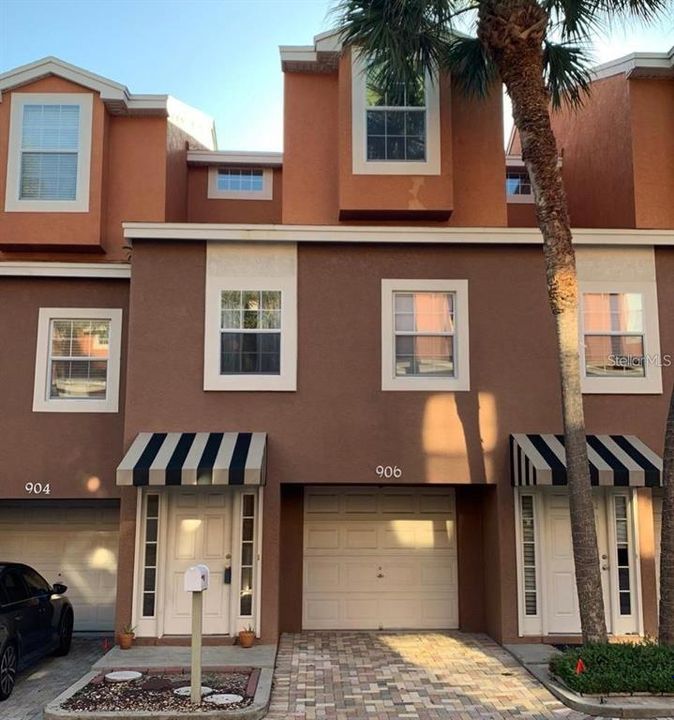 For Rent: $2,100 (3 beds, 2 baths, 1200 Square Feet)