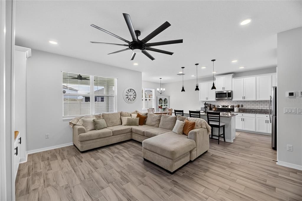 For Sale: $375,000 (3 beds, 2 baths, 2207 Square Feet)