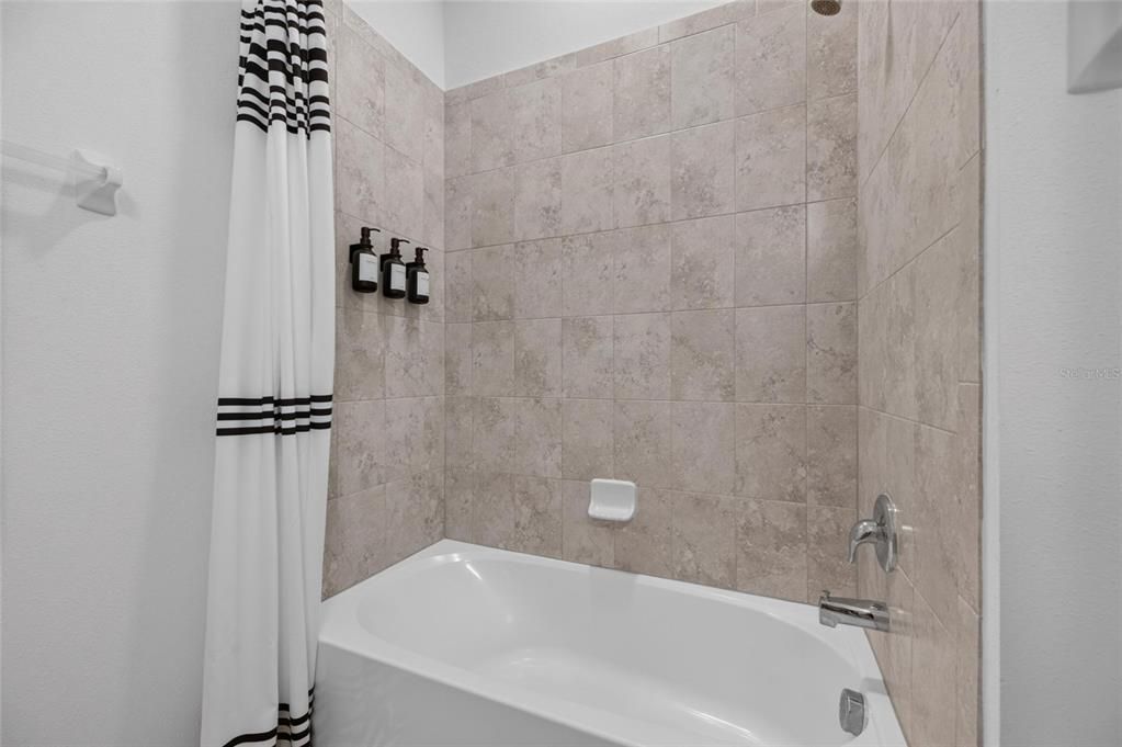 For Sale: $375,000 (3 beds, 2 baths, 2207 Square Feet)