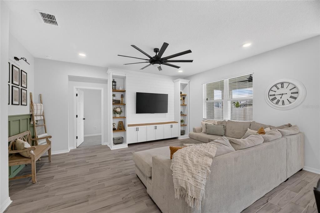 For Sale: $375,000 (3 beds, 2 baths, 2207 Square Feet)