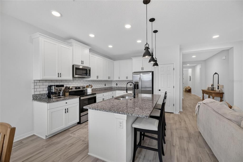 For Sale: $375,000 (3 beds, 2 baths, 2207 Square Feet)