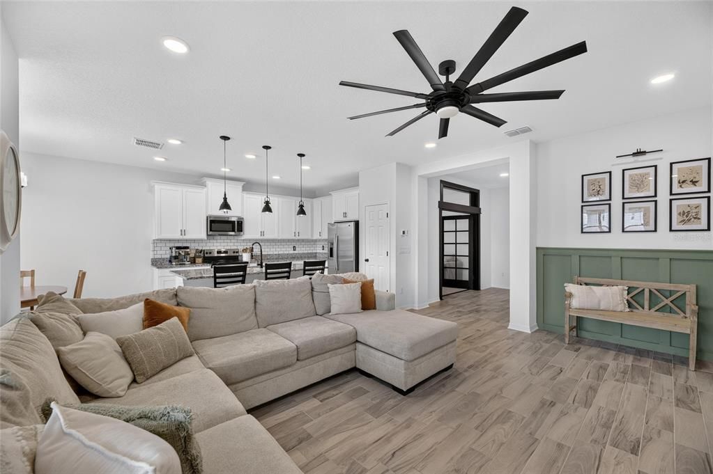 For Sale: $375,000 (3 beds, 2 baths, 2207 Square Feet)