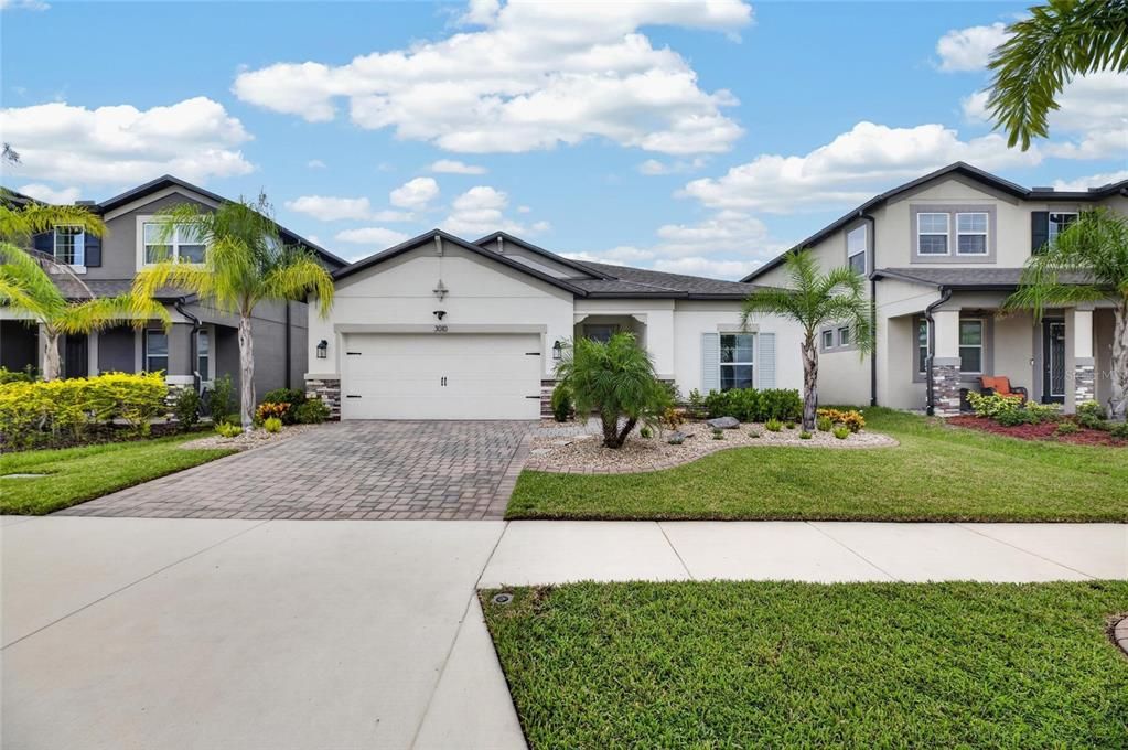 For Sale: $375,000 (3 beds, 2 baths, 2207 Square Feet)