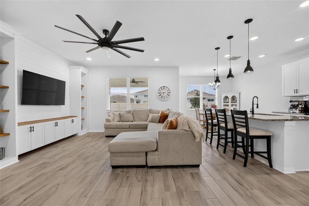 For Sale: $375,000 (3 beds, 2 baths, 2207 Square Feet)