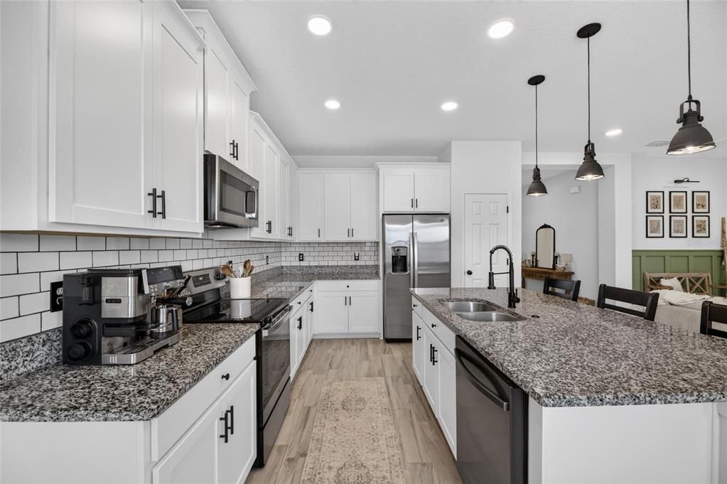 For Sale: $375,000 (3 beds, 2 baths, 2207 Square Feet)