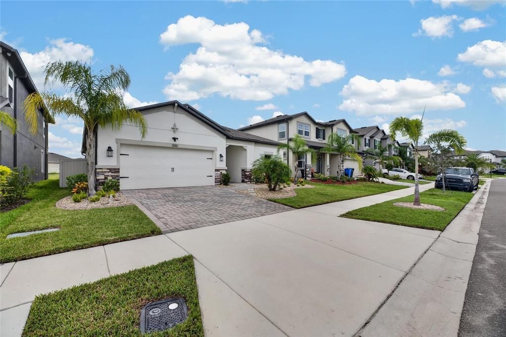 For Sale: $375,000 (3 beds, 2 baths, 2207 Square Feet)