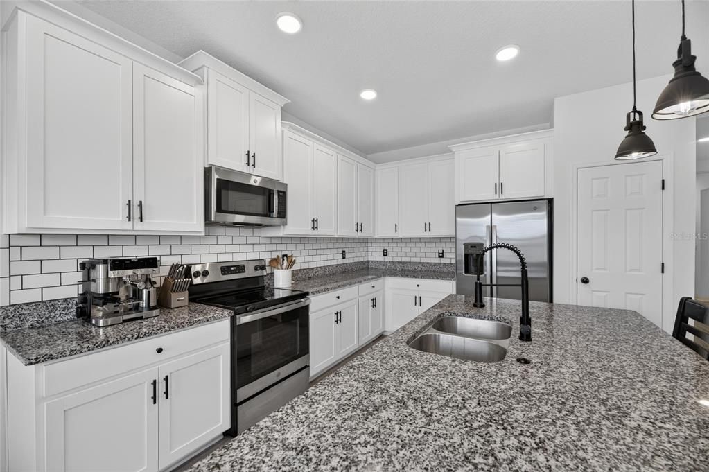 For Sale: $375,000 (3 beds, 2 baths, 2207 Square Feet)