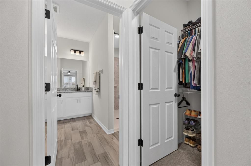 For Sale: $375,000 (3 beds, 2 baths, 2207 Square Feet)