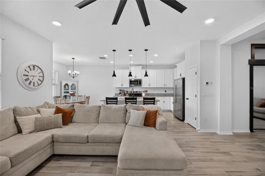 For Sale: $375,000 (3 beds, 2 baths, 2207 Square Feet)