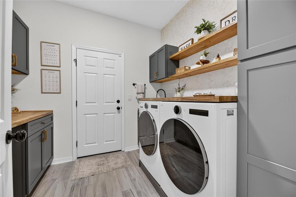 For Sale: $375,000 (3 beds, 2 baths, 2207 Square Feet)