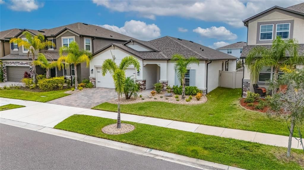 For Sale: $375,000 (3 beds, 2 baths, 2207 Square Feet)