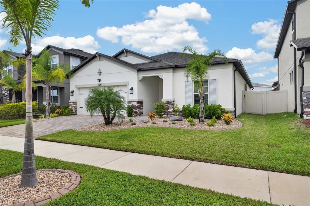 For Sale: $375,000 (3 beds, 2 baths, 2207 Square Feet)