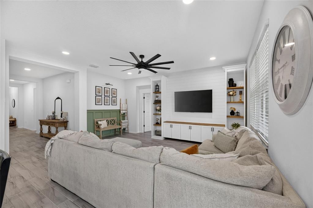 For Sale: $375,000 (3 beds, 2 baths, 2207 Square Feet)