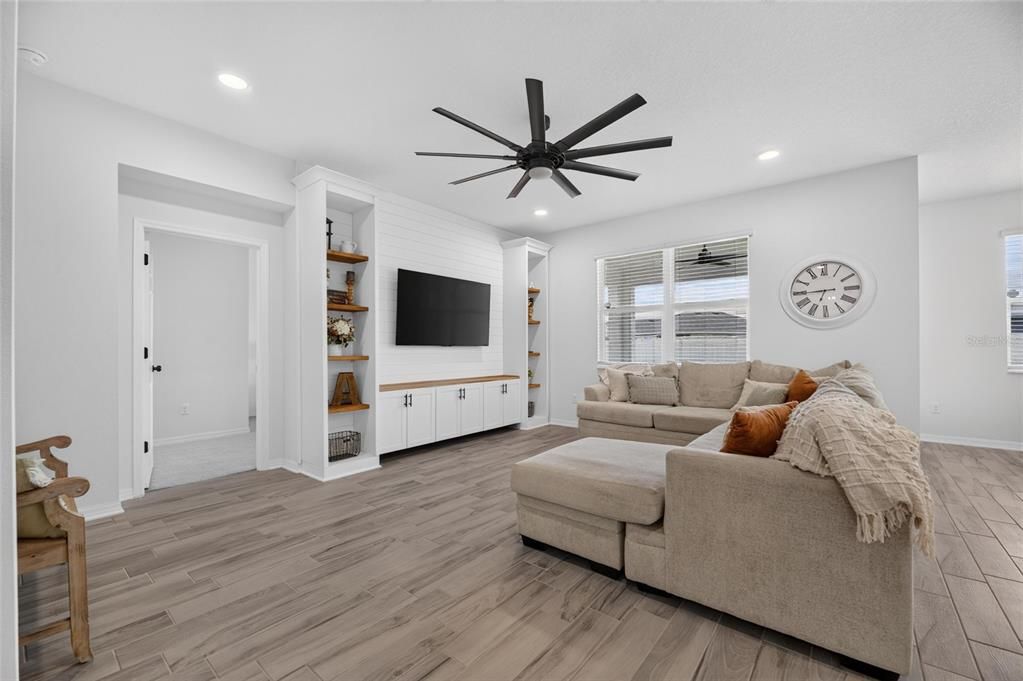 For Sale: $375,000 (3 beds, 2 baths, 2207 Square Feet)