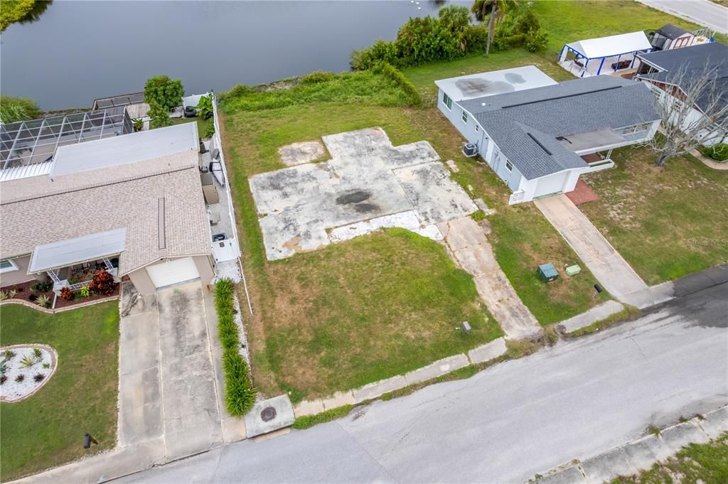 На продажу: $70,000 (0.12 acres)