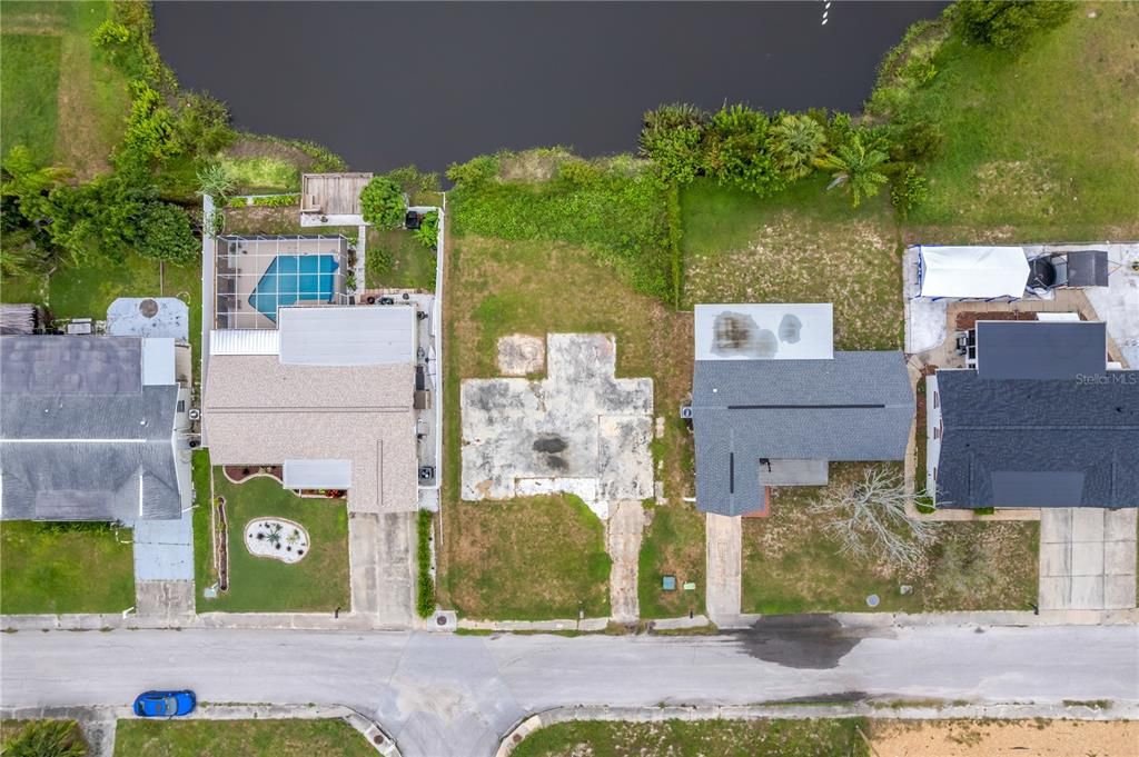 На продажу: $70,000 (0.12 acres)