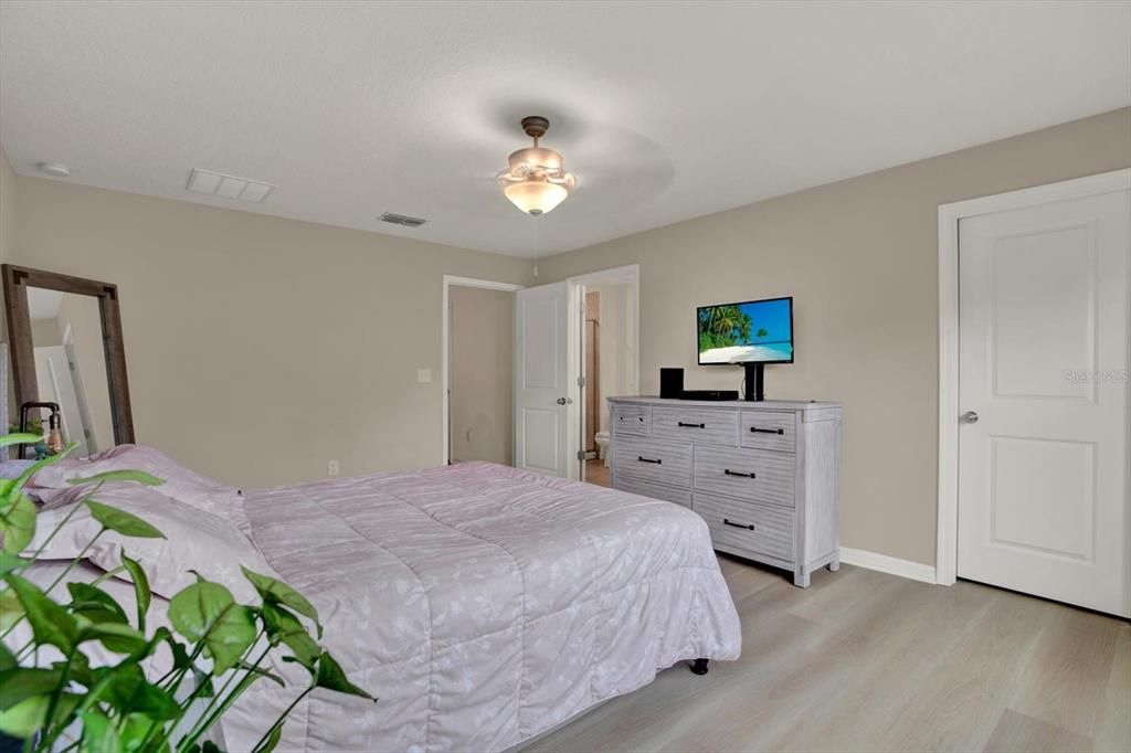 En Venta: $289,000 (3 camas, 2 baños, 1666 Pies cuadrados)