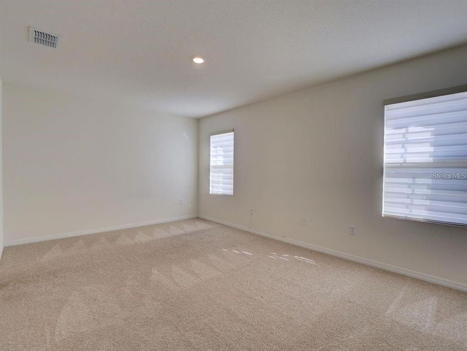 For Rent: $2,550 (5 beds, 3 baths, 2522 Square Feet)