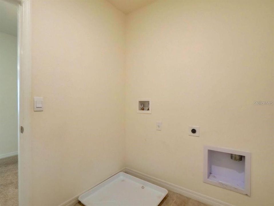 For Rent: $2,550 (5 beds, 3 baths, 2522 Square Feet)