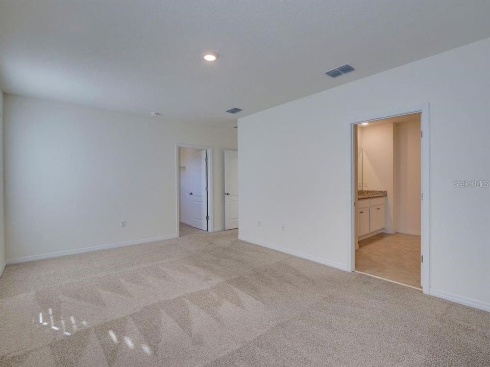 For Rent: $2,550 (5 beds, 3 baths, 2522 Square Feet)