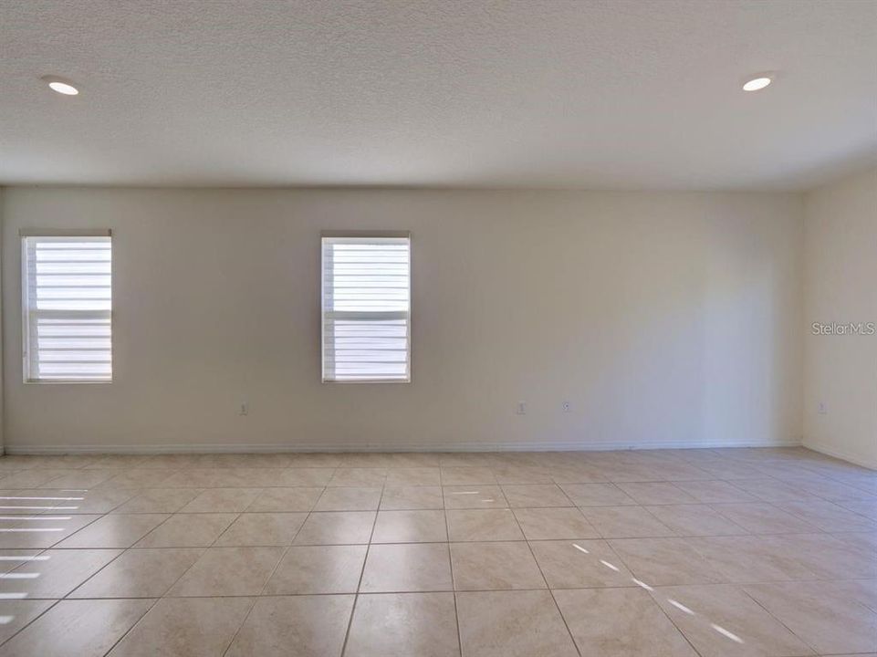 For Rent: $2,550 (5 beds, 3 baths, 2522 Square Feet)