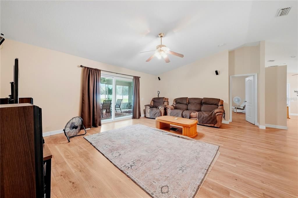 En Venta: $449,000 (3 camas, 2 baños, 1885 Pies cuadrados)