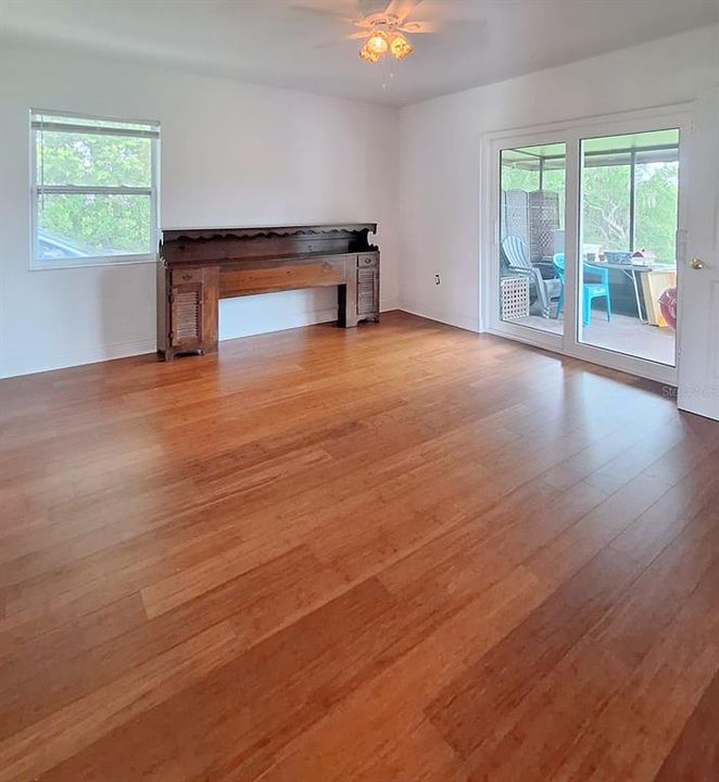 En Venta: $499,000 (4 camas, 2 baños, 1760 Pies cuadrados)