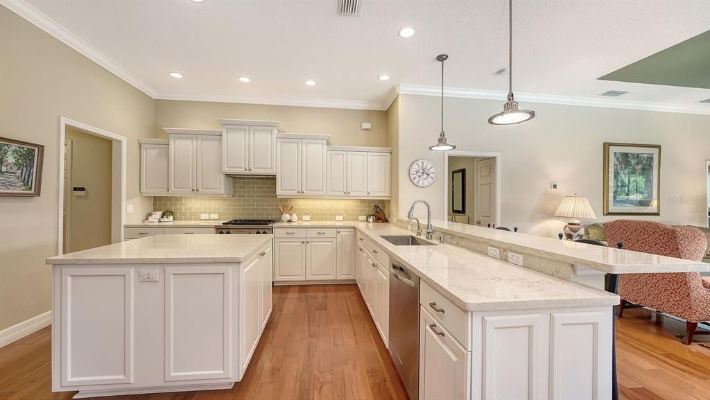 For Sale: $1,275,000 (3 beds, 3 baths, 3077 Square Feet)
