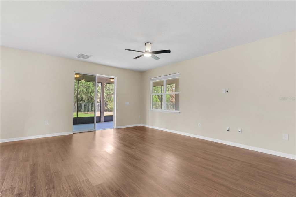 For Sale: $600,000 (5 beds, 3 baths, 3092 Square Feet)