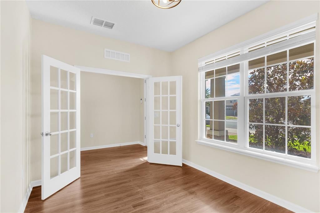 For Sale: $600,000 (5 beds, 3 baths, 3092 Square Feet)