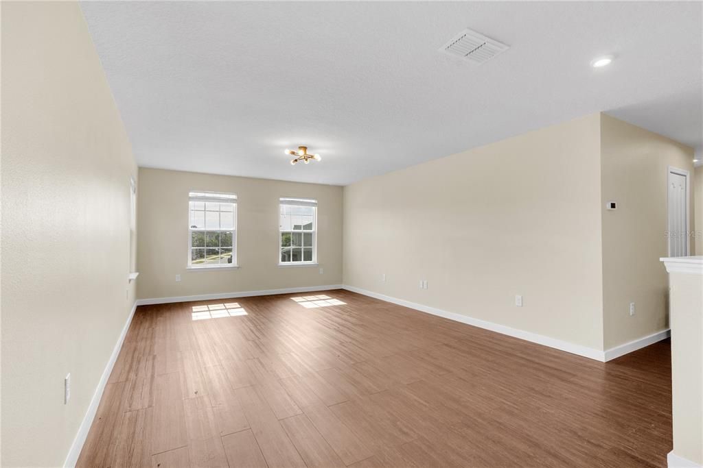 For Sale: $600,000 (5 beds, 3 baths, 3092 Square Feet)
