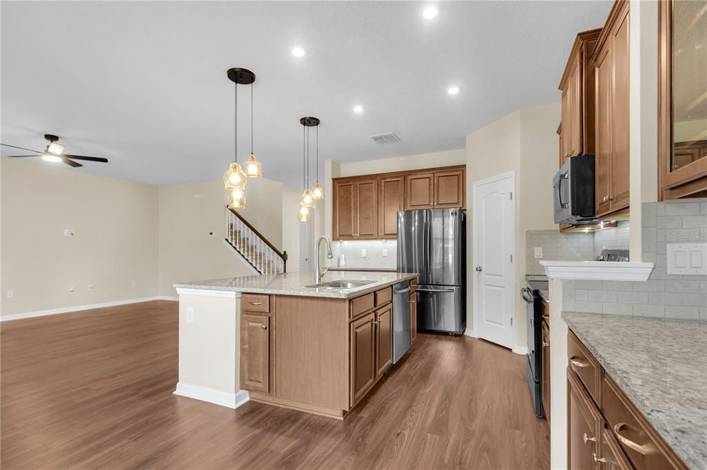 For Sale: $600,000 (5 beds, 3 baths, 3092 Square Feet)