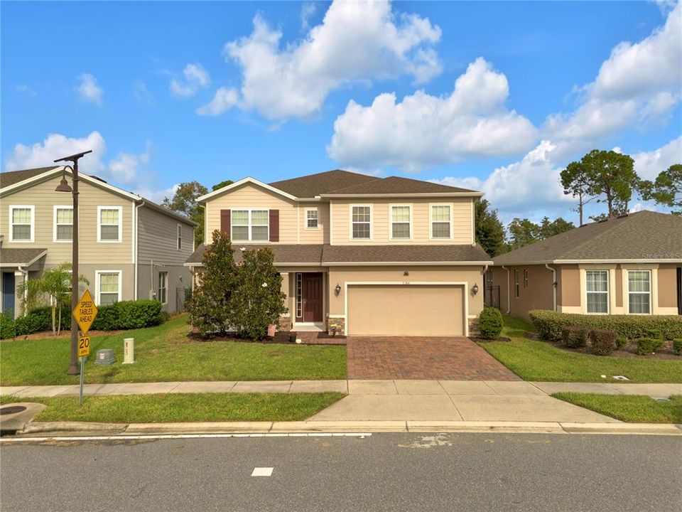 For Sale: $600,000 (5 beds, 3 baths, 3092 Square Feet)