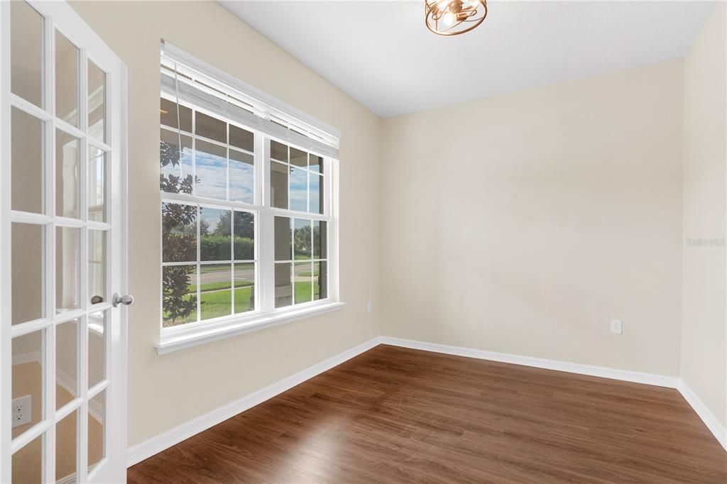 For Sale: $600,000 (5 beds, 3 baths, 3092 Square Feet)