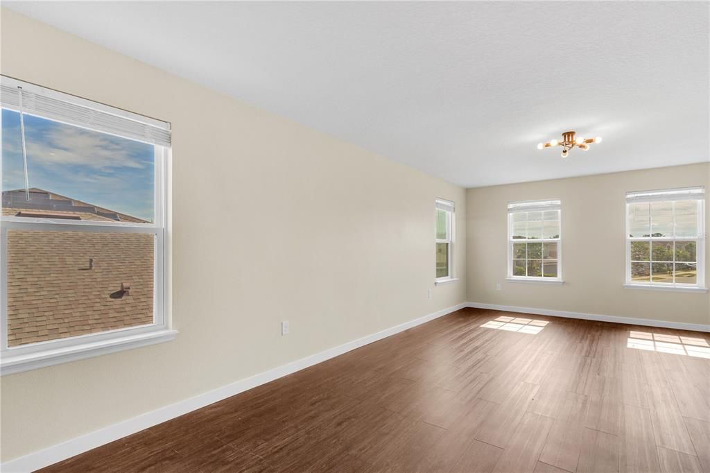 For Sale: $600,000 (5 beds, 3 baths, 3092 Square Feet)