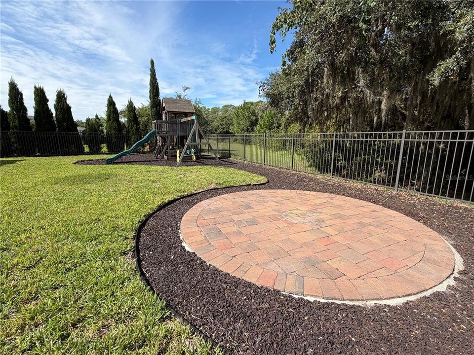 For Sale: $600,000 (5 beds, 3 baths, 3092 Square Feet)