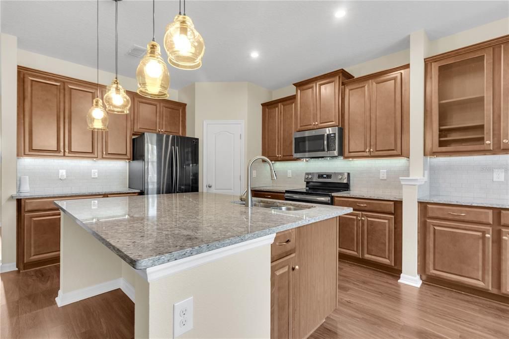 For Sale: $600,000 (5 beds, 3 baths, 3092 Square Feet)