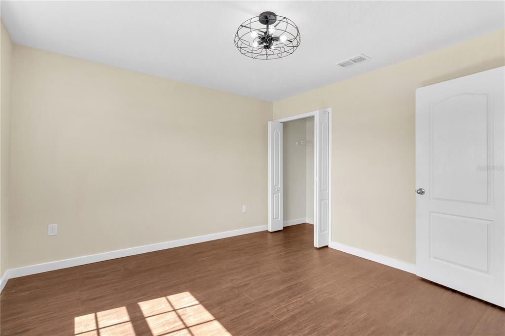 For Sale: $600,000 (5 beds, 3 baths, 3092 Square Feet)