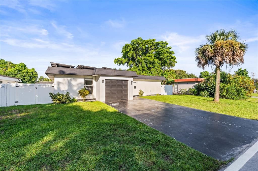 For Sale: $469,000 (3 beds, 2 baths, 1251 Square Feet)