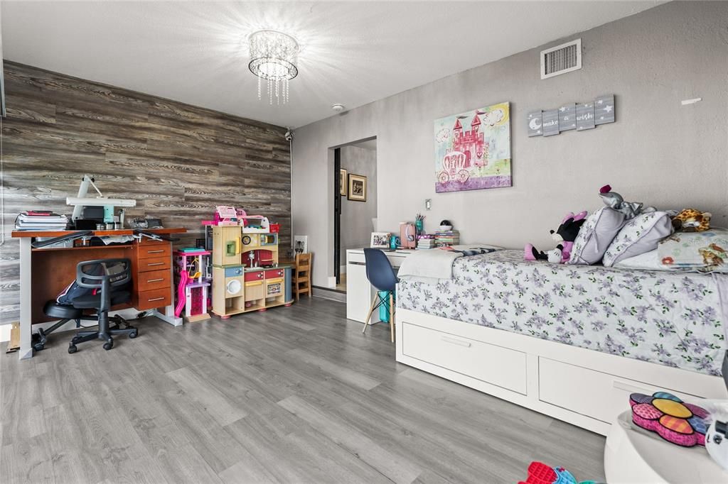 For Sale: $469,000 (3 beds, 2 baths, 1251 Square Feet)