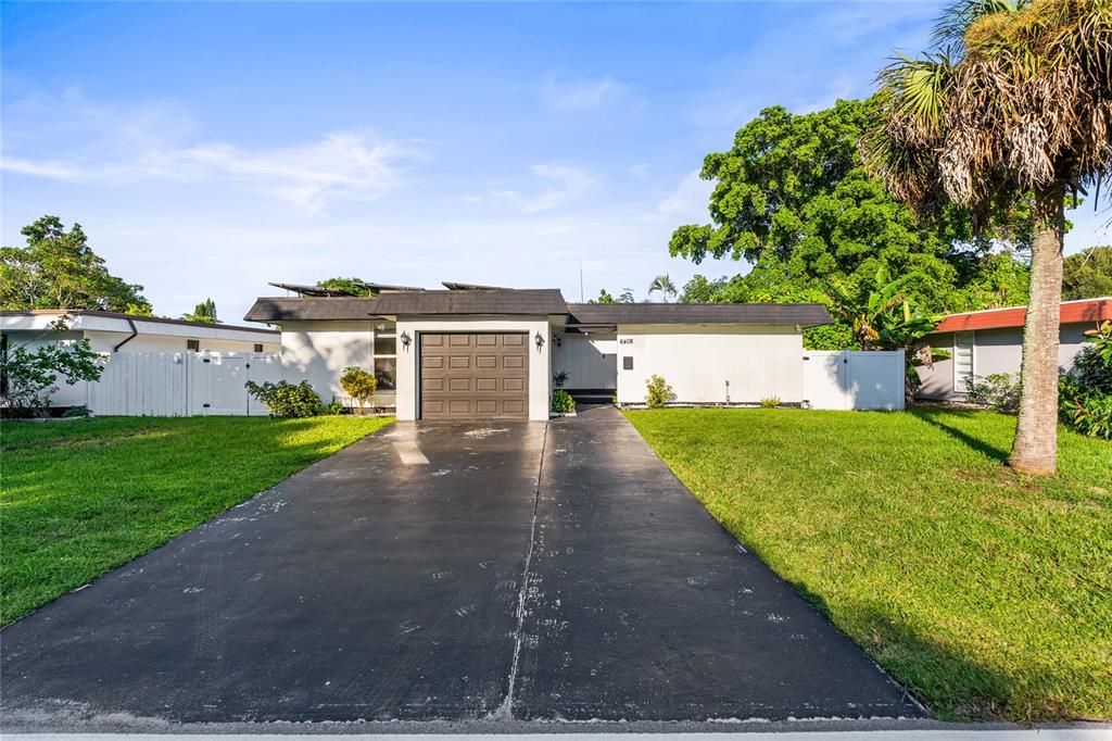 For Sale: $469,000 (3 beds, 2 baths, 1251 Square Feet)