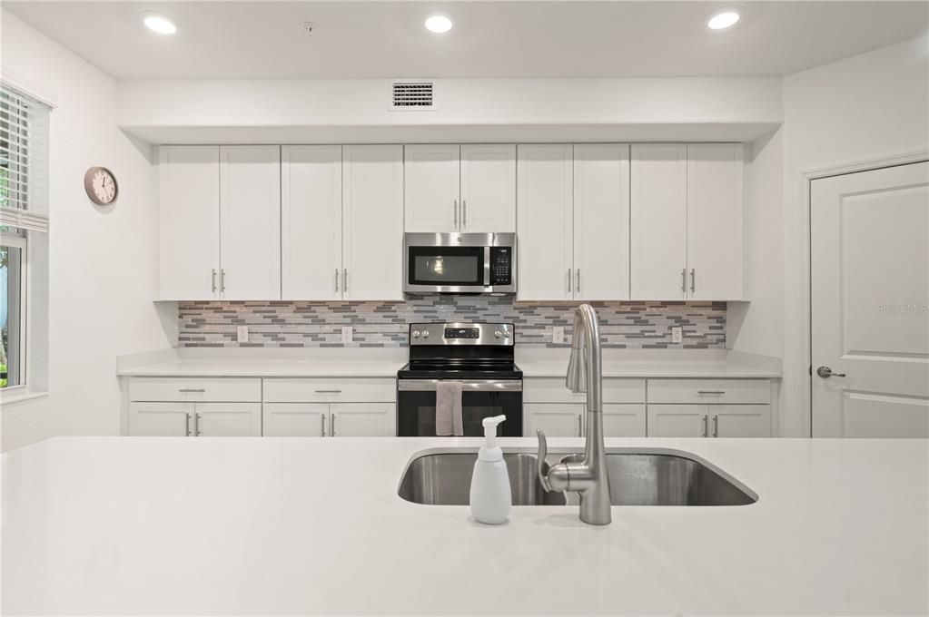 For Sale: $449,000 (3 beds, 2 baths, 1741 Square Feet)