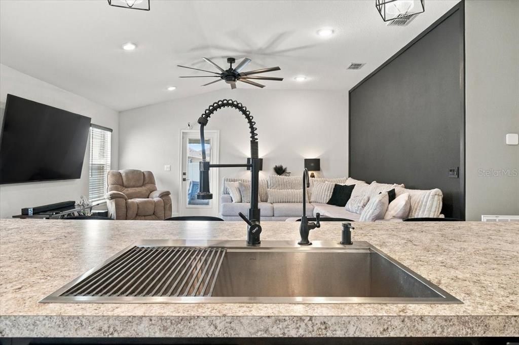 For Sale: $345,000 (3 beds, 2 baths, 1783 Square Feet)